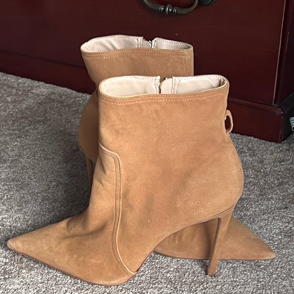 Beautiful booties. Sadly, I can’t wear these heels anymore